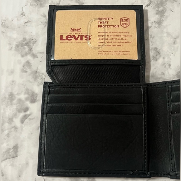 NEW Levi’s RFID Bi-Fold Leather Wallet - Picture 5 of 9